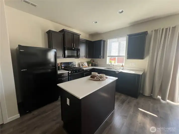 KITCHEN WITH EATING SPACE