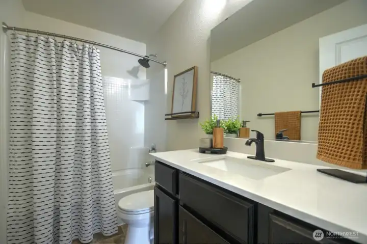 FULL BATH UPSTAIRS BETWEEN BEDROOMS