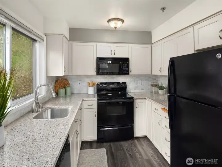 Fully Remodeled Kitchen