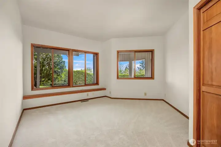 Lower floor guest bedroom 1