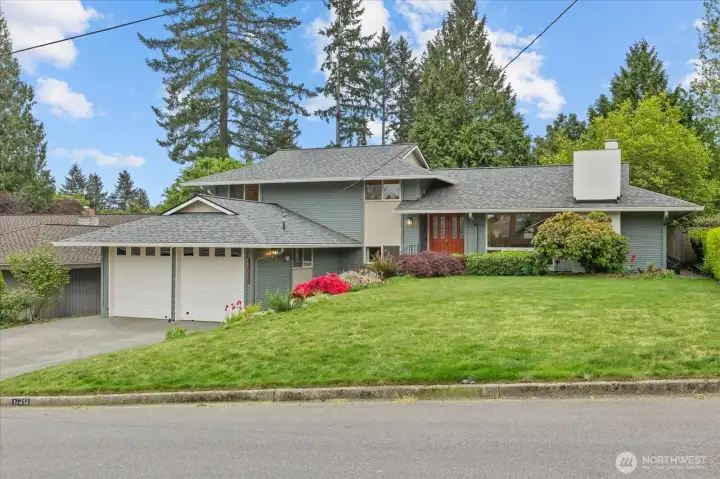 Welcome home to a move-in ready home in sought-after Bellewood East!