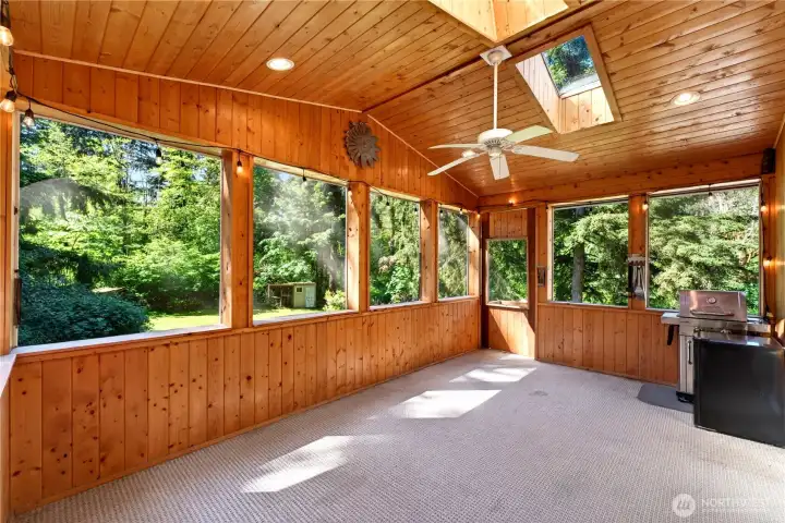 Screened in Patio off of Kitchen