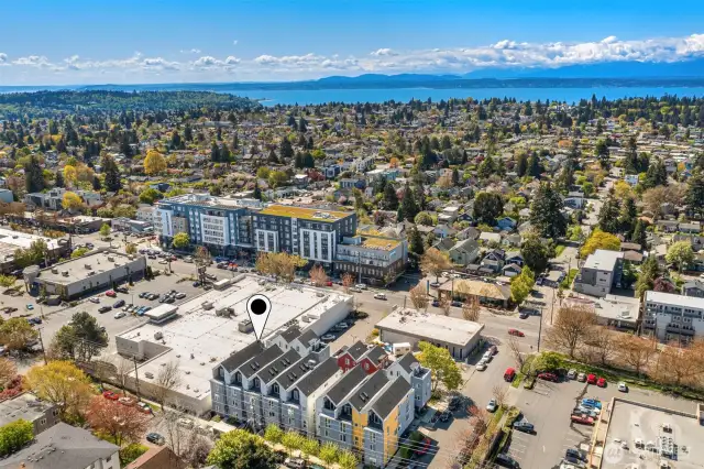 Walkable to restaurants, bars, shops and many nearby parks.