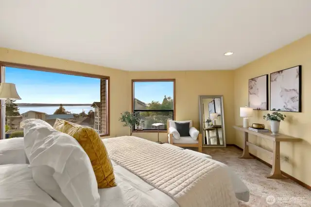 Primary w/ en-suite bath, incredible views & enormous closets