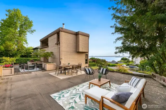 Expansive raised deck w/ stunning views