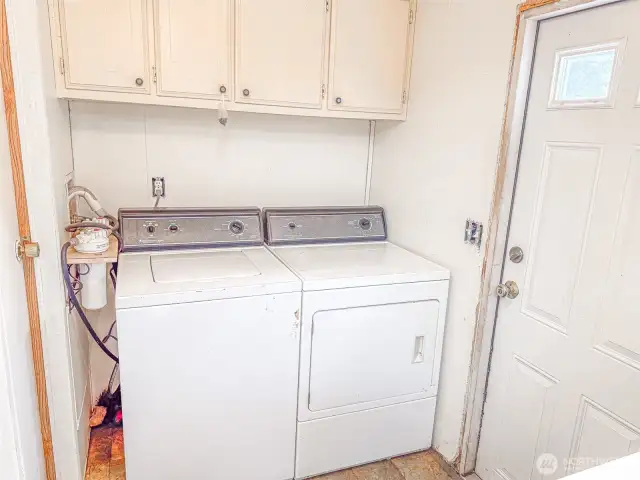 Washe & dryer stay