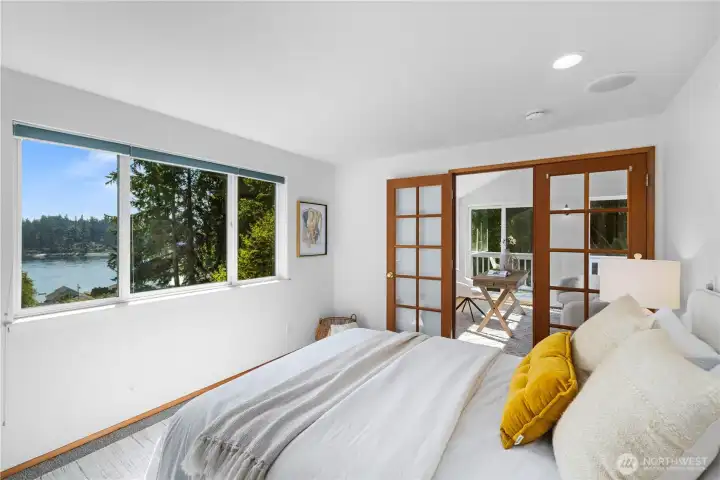 Perfectly sized primary suite - enjoy the gorgeous sunrise and treehouse vibes!