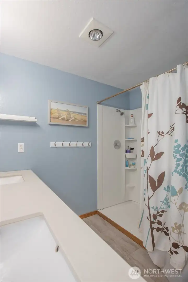 Primary 3/4 bath with undermount double sinks and granite top.