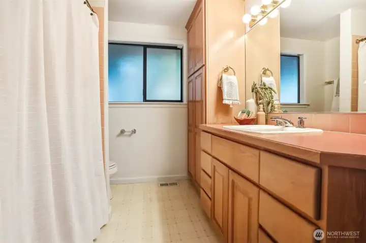 Main full bathroom