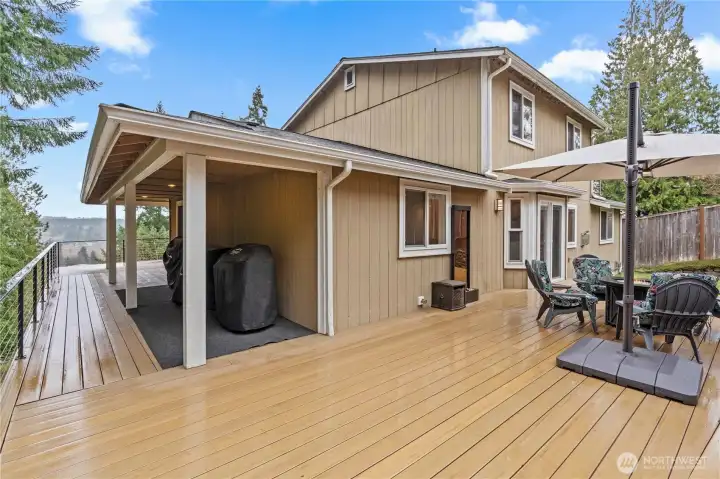Continuation of deck with plenty of space for outdoor entertainment and enjoyment