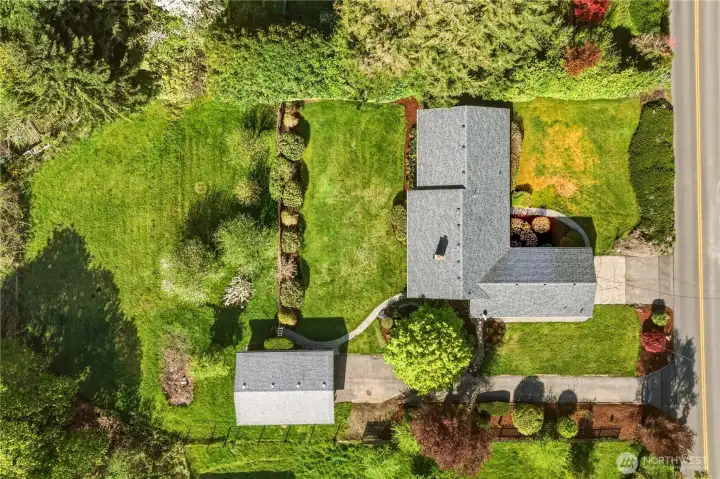 A bird's eye view shows off the layout of the property and picturesque setting.