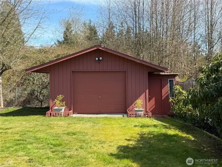 Detached shop/garage