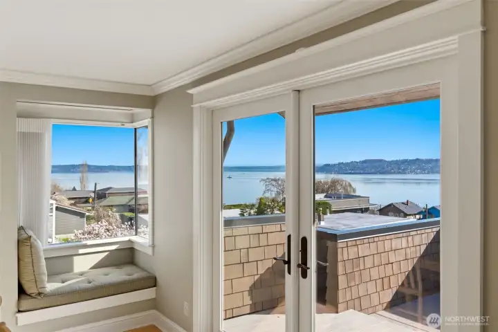 Quiet nook in the kitchen/dining area. Perfect for a book and your morning coffee.