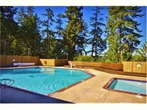 Hot tub and kiddy pool too.