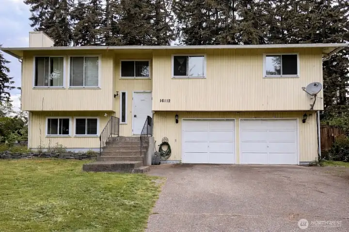 This house is situated on a large 9,370 sq ft lot, with tons of space to make the backyard of your dreams!