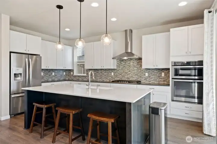 Large Island, great for entertaining!