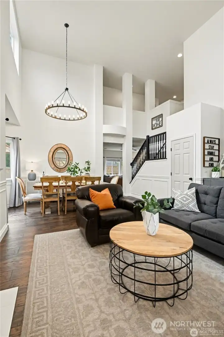18-foot ceilings. 18-foot ceilings.