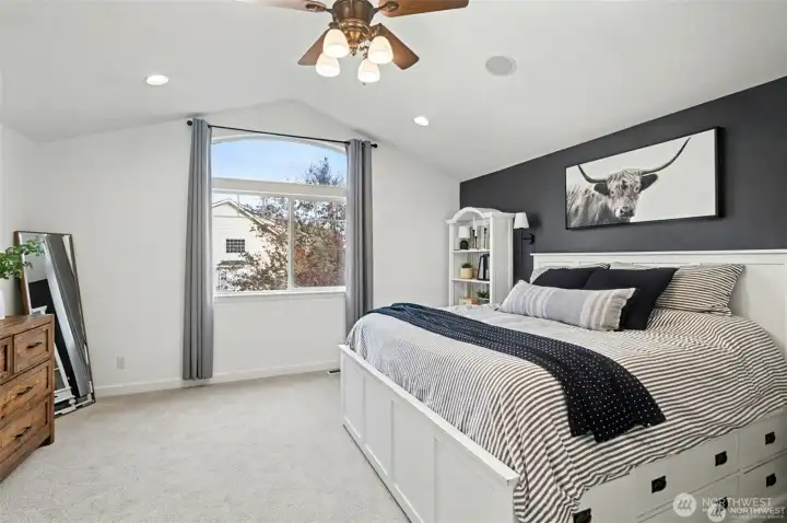 Owner's bedroom with king size bed. Owner's bedroom with king size bed.