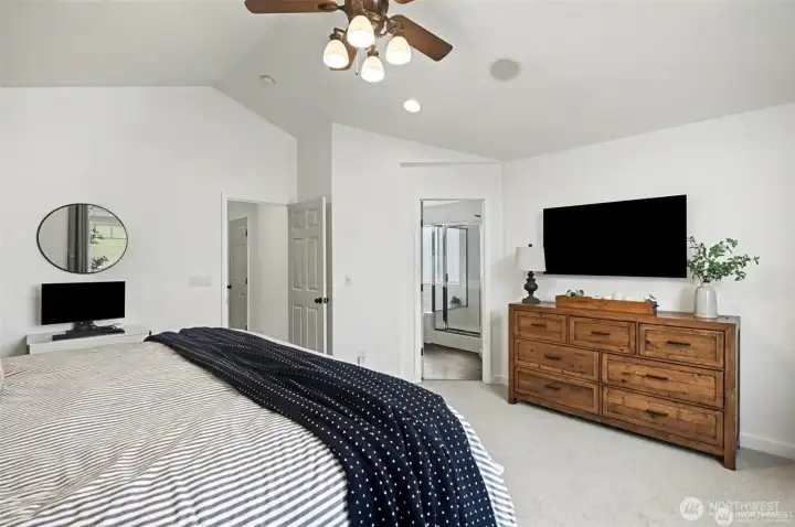 Look at all this room with a huge walkin closet next to the bathroom Look at all this room with a huge walkin closet next to the bathroom