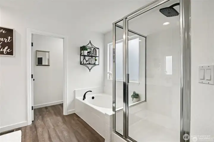 Owner's bathroom with separate tub & shower Owner's bathroom with separate tub & shower
