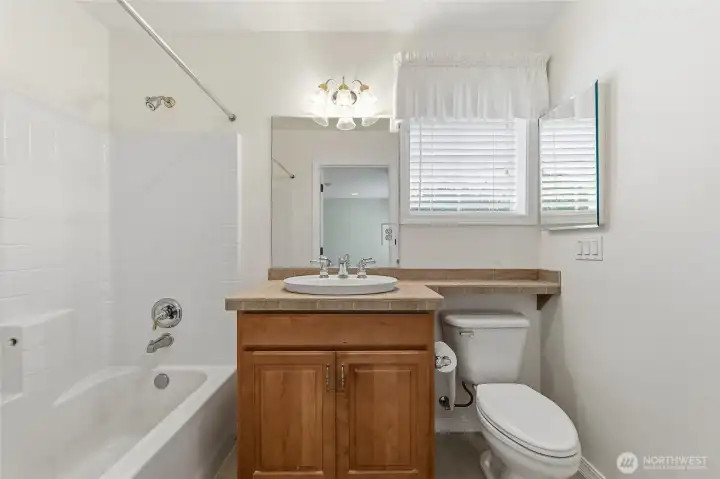 Upstairs full bathroom.