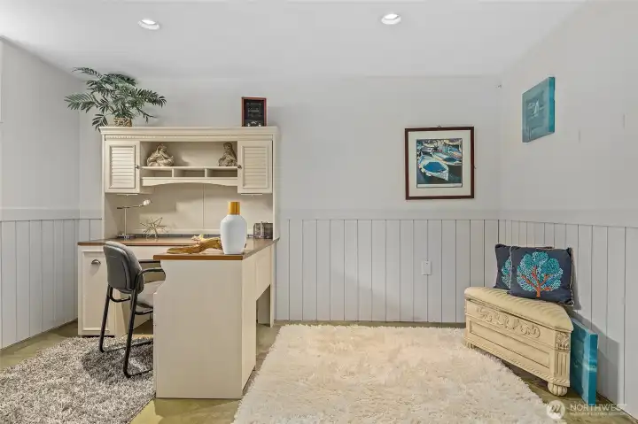 basement level den can be used as a bedroom has a closet