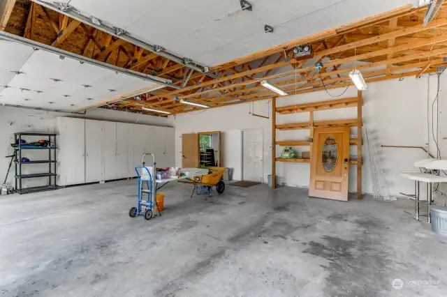 Huge 1270 sq ft garage space- lots of storage and room for projects & cars