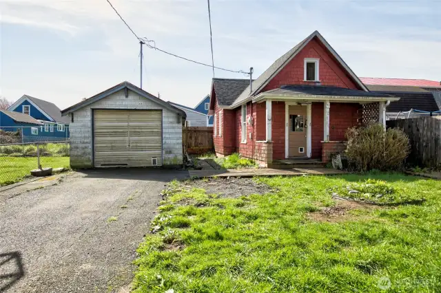 1 bed, 1 bath ADU & garage.