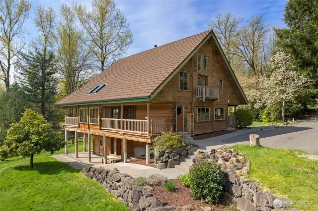 Live out your romantic cabin retreat dreams!