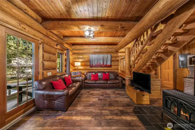 Home comes fully furnished, a turn key investment