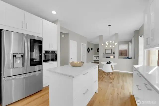 So many drawers & look at that cool fridge!