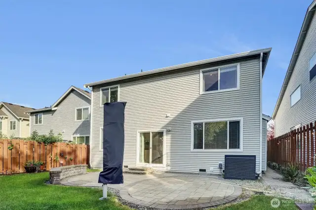 Stunning handset paver patio with built-in bench, sidewalk to front, new heat pump for AC & more efficient heating, built in patio umbrella
