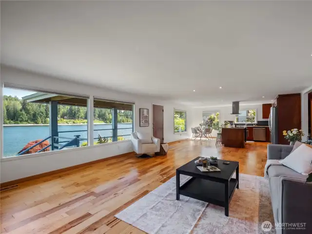 The living room, kitchen and dining area all face the water.