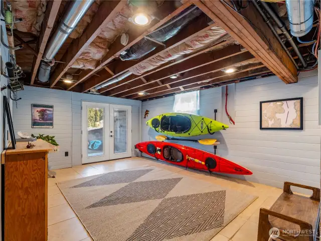 Direct access to the beach from the lower level!