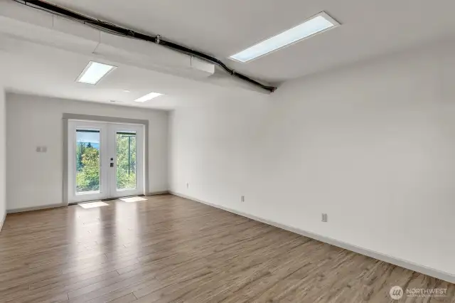 lower bonus room