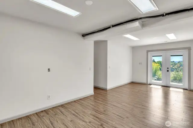 lower bonus room