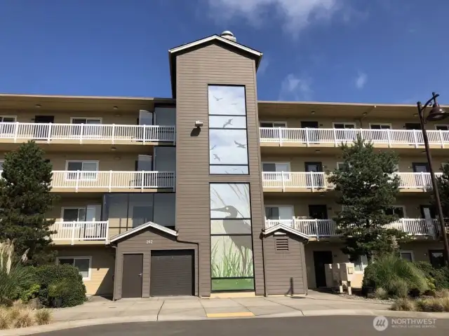 Newer 4 story condominium in Ocean Shores.