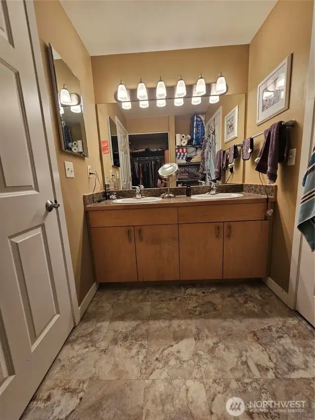 Double vanity in the main bathroom