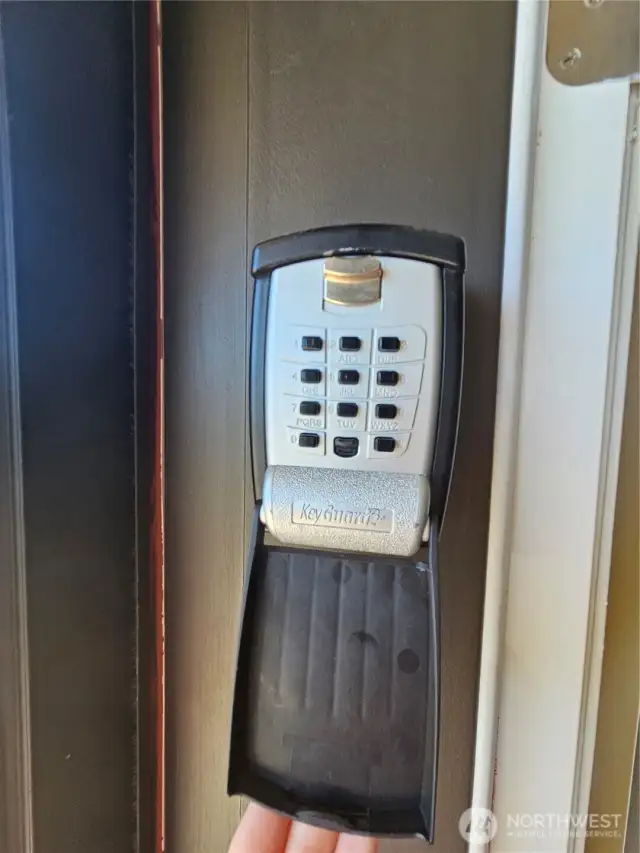 Want to use it as a rental? No problem, just give them the code for easy access to the keys!