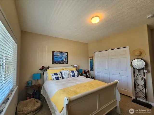Spare bedroom off the entry with large closet.