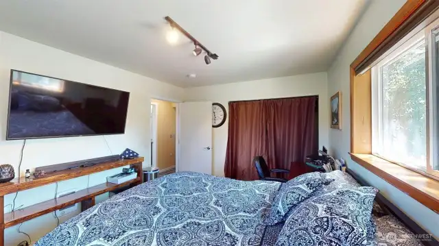 2nd floor bedroom