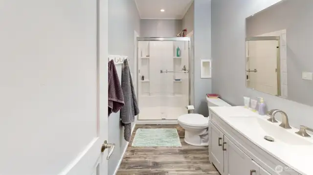 2nd floor bathroom