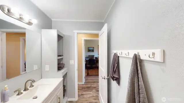 2nd floor Bathroom