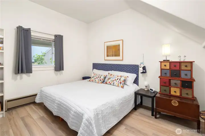 909 Bedroom. Bed is two twins.