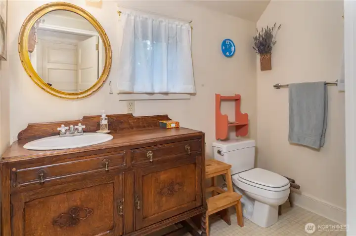 909 Bathroom vanity is a dresser. Nice storage unit.