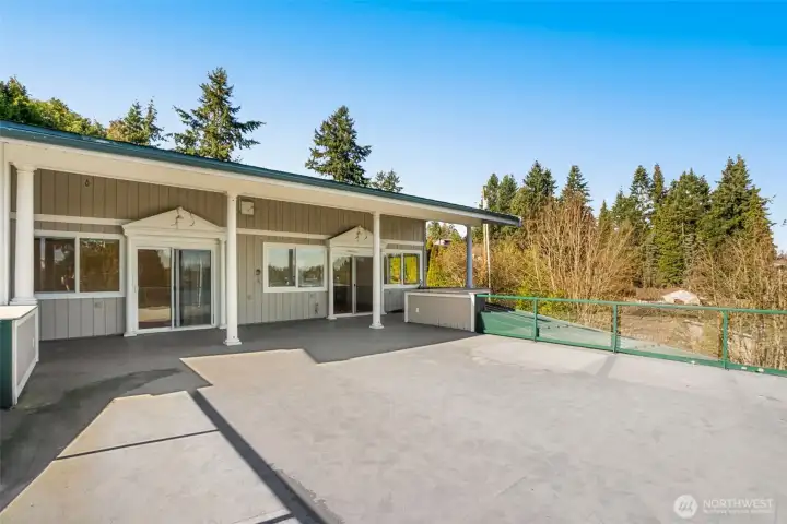 Unit 2 - 2nd view of deck in