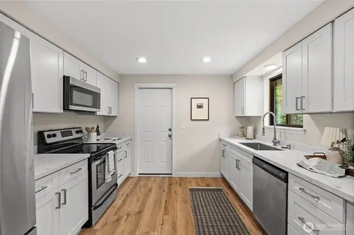 Renewed with beautiful new kitchen cabinets and quartz countertops, this expansive kitchen is any chef's dream.