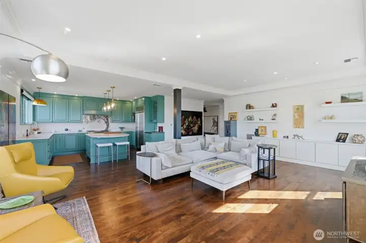 Kitchen Open  to family Room