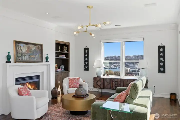 Living Room also looks at Lake Union
