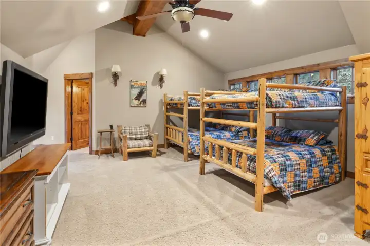 6th Bedroom Sleeping Bunks